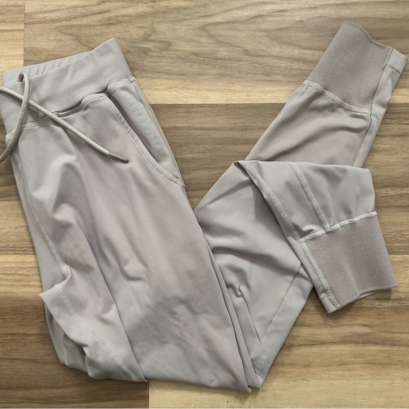 Alphalete fitted adjustable jogger w/ pockets - Picture 2 of 6